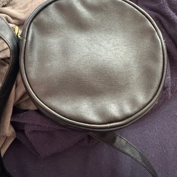 Betsey Johnson cross body Mrs. Claus bag - Picture 2 of 3